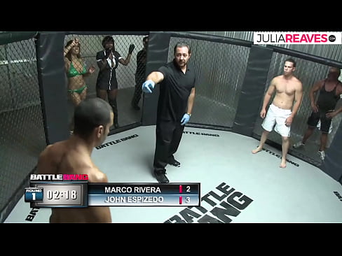 ❤️ Ultimate Fighter ቀለበቱ ውስጥ ከተጣላ በኋላ አንዲት ቁጥር ሴትን ትበዳለች። ❤❌  ወሲብ ️❤